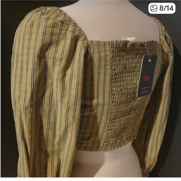 NWT Levi's Yellow
Striped Ruched
Crop Blouse size Medium - Picture 6 of 12